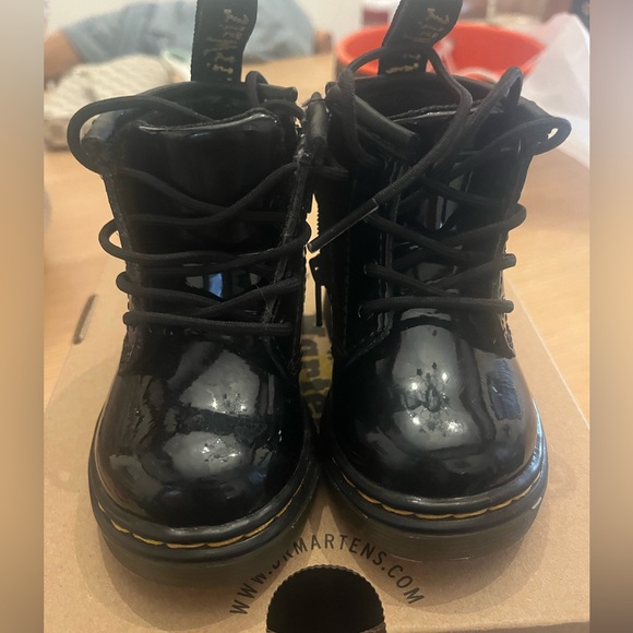 Toddler doc Martens only worn a couple of times size 4 - Picture 1 of 5